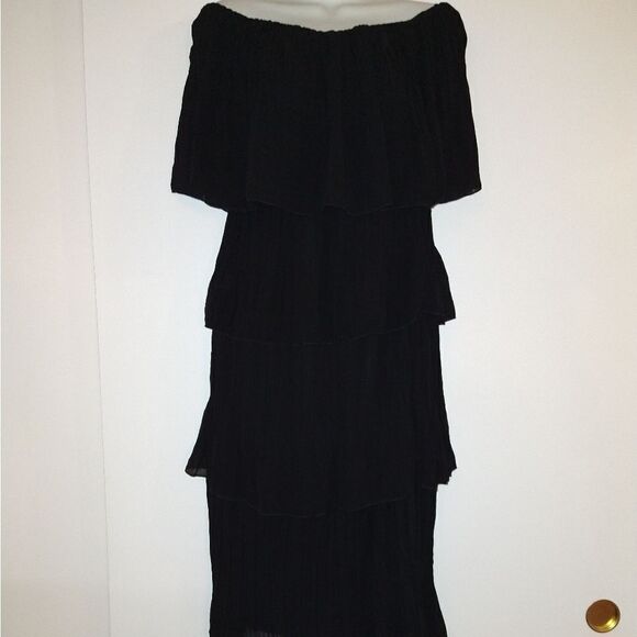 🎉🆕Black Tiered Off Shoulder Ruffled Dress - Picture 6 of 8